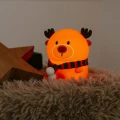 Lampka nocna LED Reniferek z szalikiem MARY'S